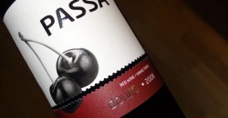 Qta do Passadouro – spændende fra Portugal En portugisisk rødvin er ikke et normalt syn i hverken supermarkeder eller webshops. Ikke uden at det bliver for almindeligt og mainstream. Alligevel lykkedes det mig at opsnuse en – på papiret...